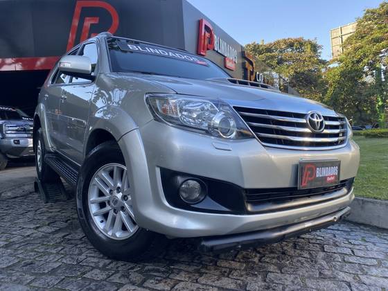 TOYOTA HILUX SW4 3.0 SR 4X4 16V TURBO INTERCOOLER DIESEL 4P AUTOMÁTICO TOYOTA HILUX SW4 3.0 SR 4X4 16V TURBO INTERCOOLER DIESEL 4P AUTOMÁTICO